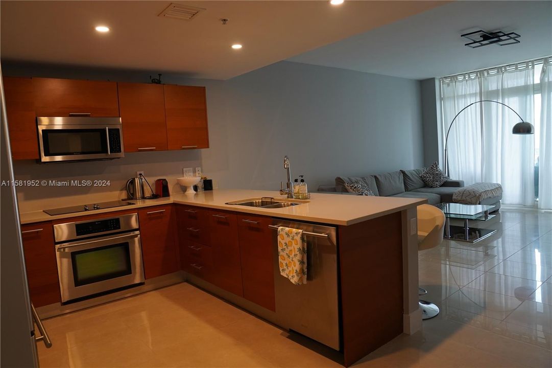For Rent: $5,500 (2 beds, 2 baths, 1231 Square Feet)