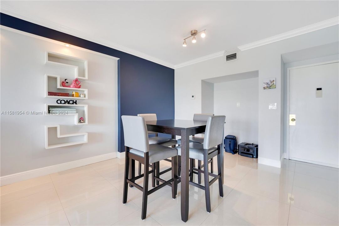 For Sale: $275,000 (2 beds, 2 baths, 1132 Square Feet)