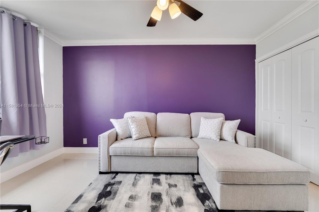 For Sale: $275,000 (2 beds, 2 baths, 1132 Square Feet)