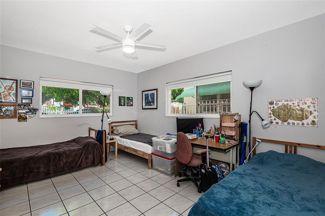 For Sale: $349,900 (1 beds, 1 baths, 680 Square Feet)