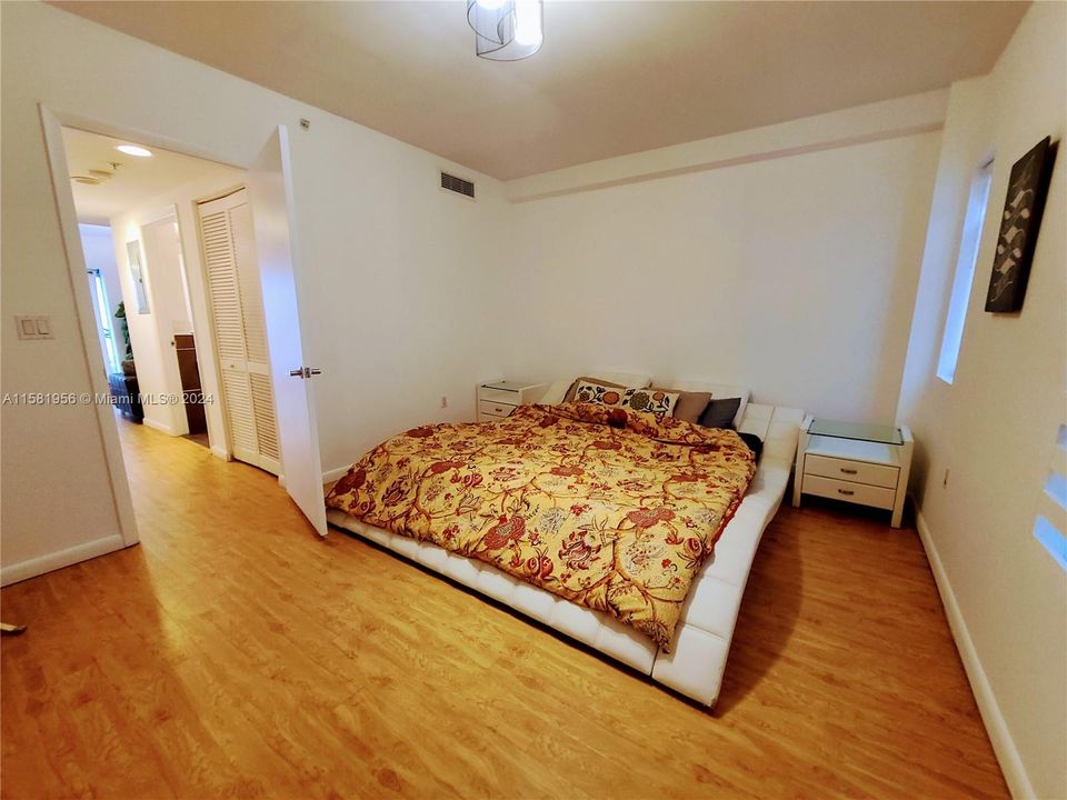For Rent: $2,700 (1 beds, 1 baths, 760 Square Feet)