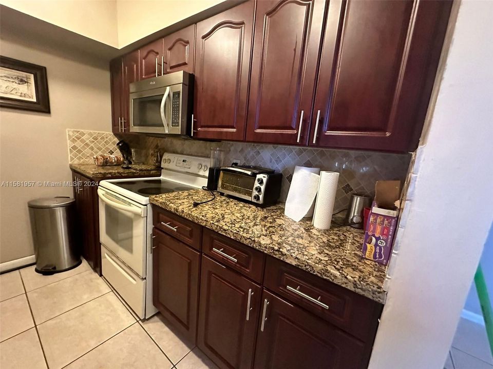 For Sale: $160,000 (2 beds, 2 baths, 990 Square Feet)