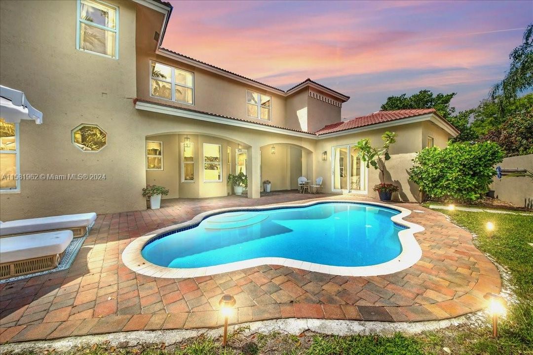 Recently Sold: $949,999 (4 beds, 3 baths, 2909 Square Feet)