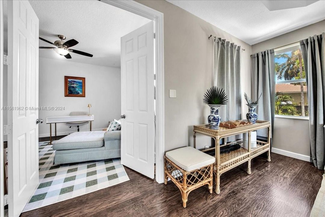 Recently Sold: $949,999 (4 beds, 3 baths, 2909 Square Feet)