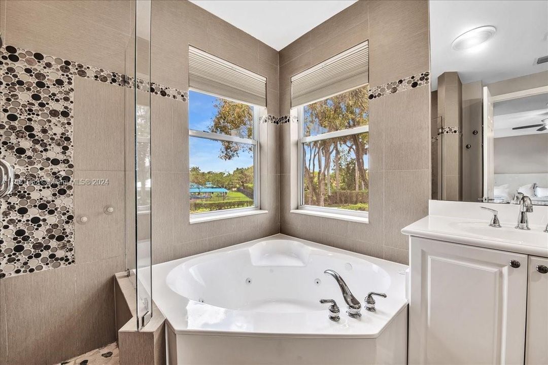 Recently Sold: $949,999 (4 beds, 3 baths, 2909 Square Feet)