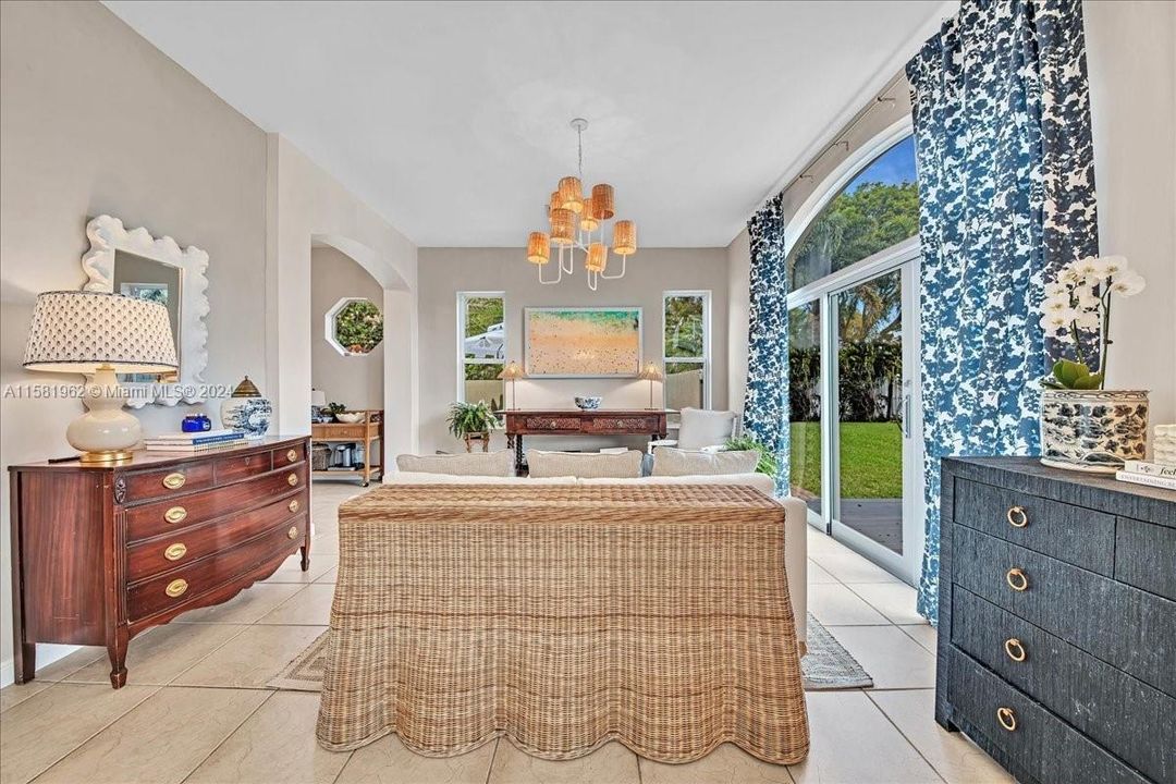 Recently Sold: $949,999 (4 beds, 3 baths, 2909 Square Feet)