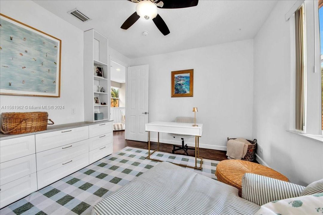 Recently Sold: $949,999 (4 beds, 3 baths, 2909 Square Feet)