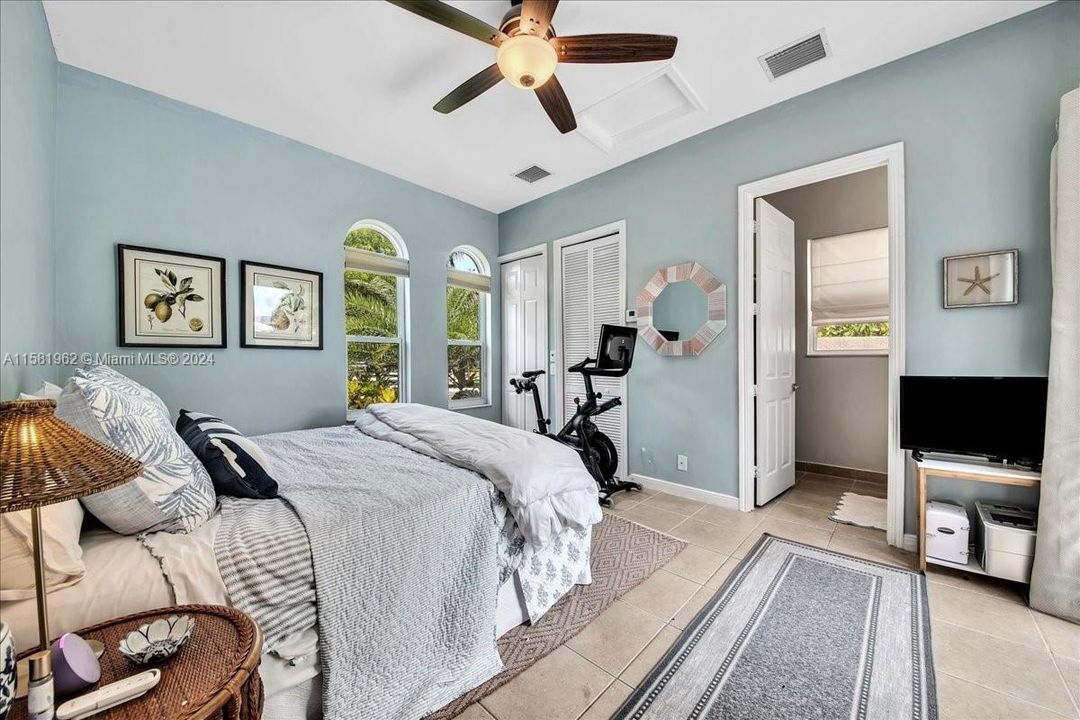 Recently Sold: $949,999 (4 beds, 3 baths, 2909 Square Feet)