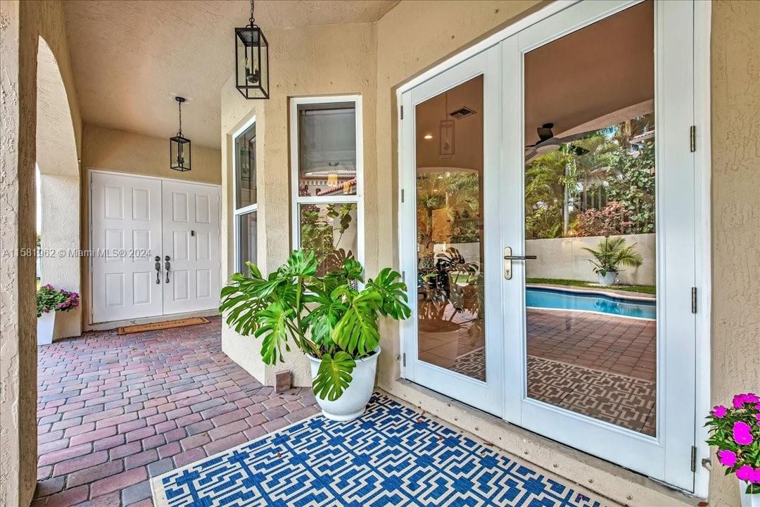 Recently Sold: $949,999 (4 beds, 3 baths, 2909 Square Feet)