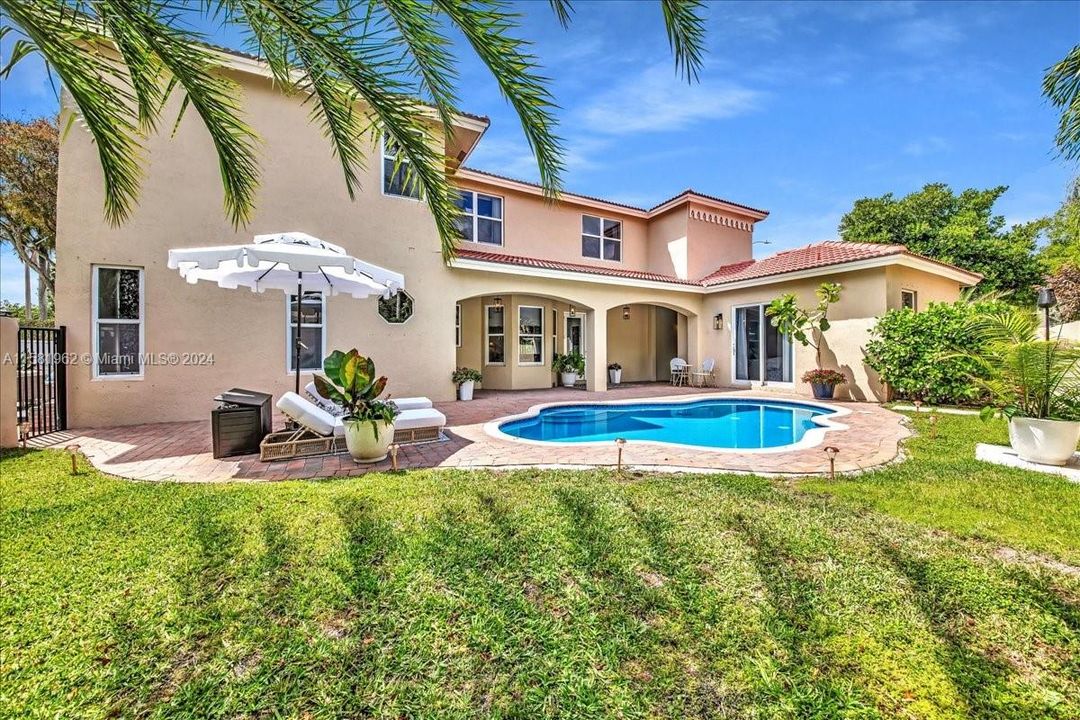 Recently Sold: $949,999 (4 beds, 3 baths, 2909 Square Feet)