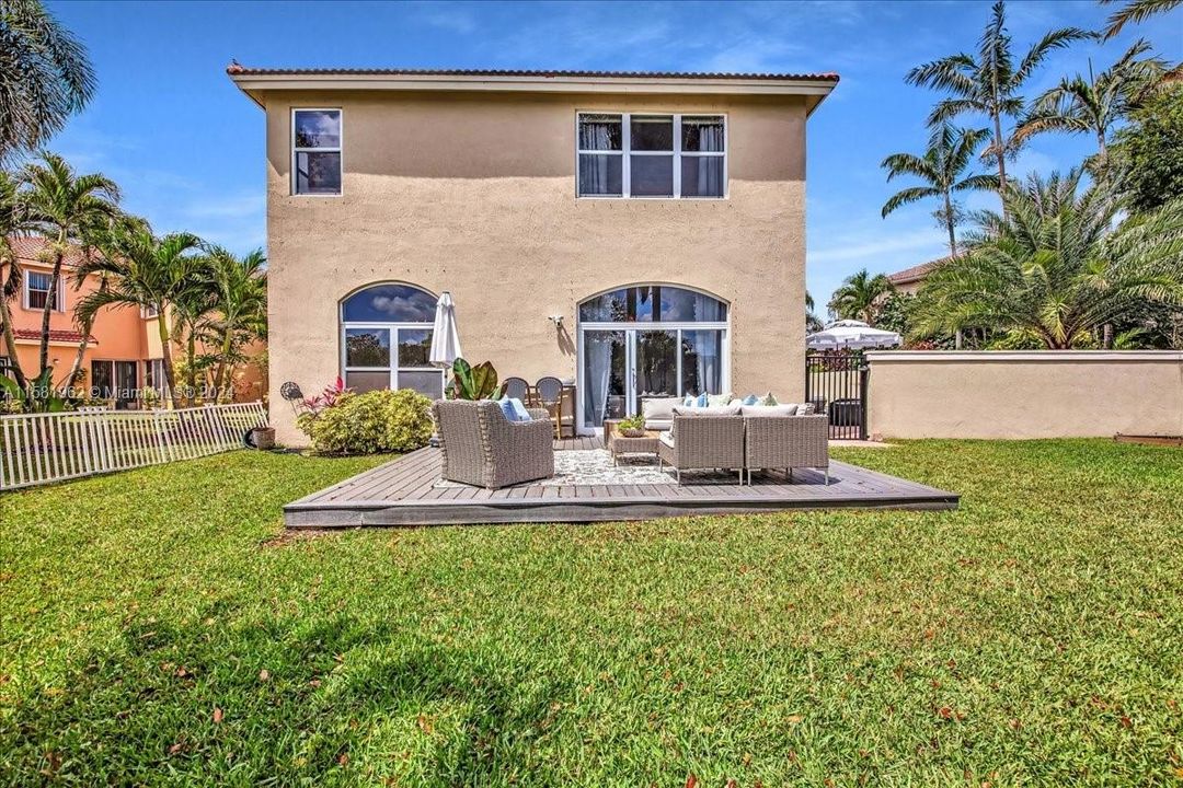 Recently Sold: $949,999 (4 beds, 3 baths, 2909 Square Feet)