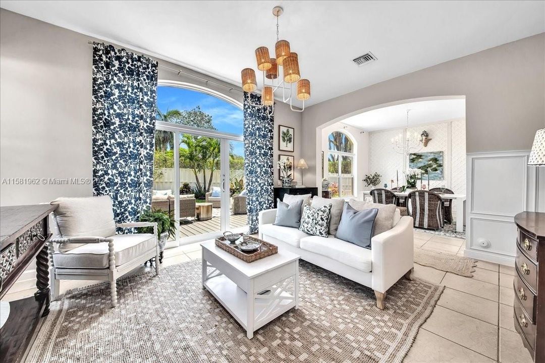 Recently Sold: $949,999 (4 beds, 3 baths, 2909 Square Feet)