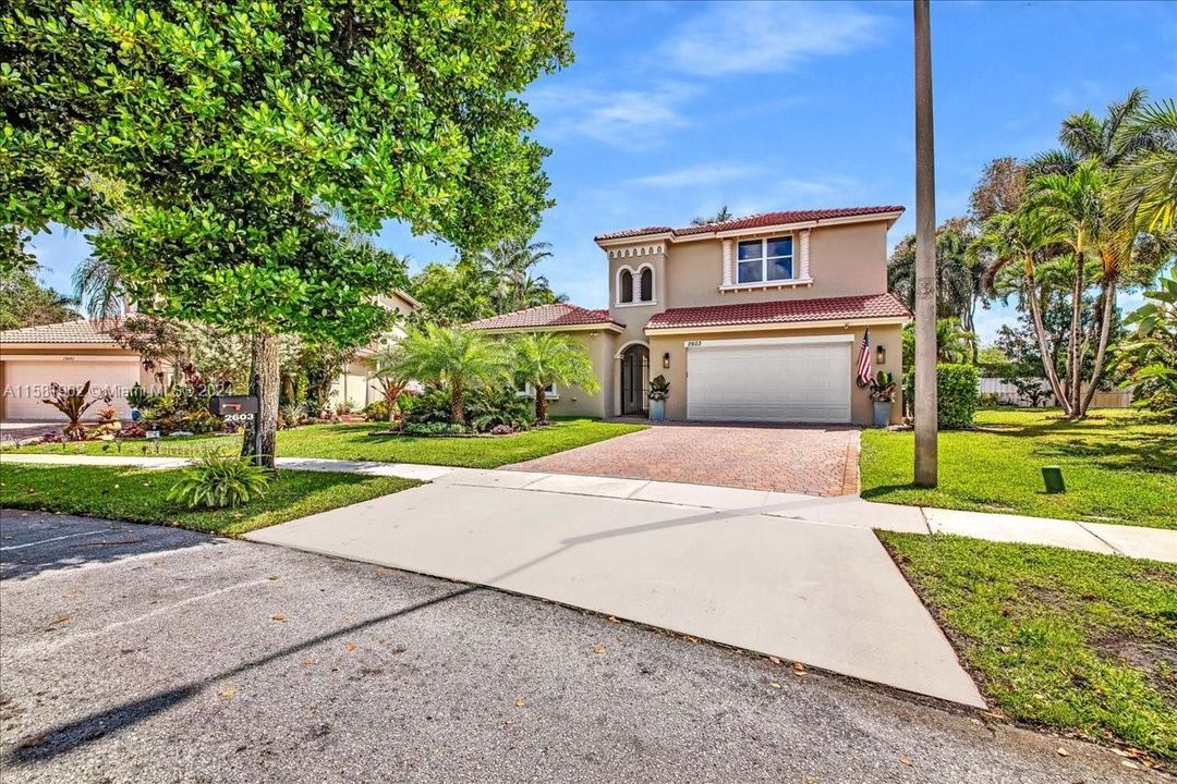 Recently Sold: $949,999 (4 beds, 3 baths, 2909 Square Feet)