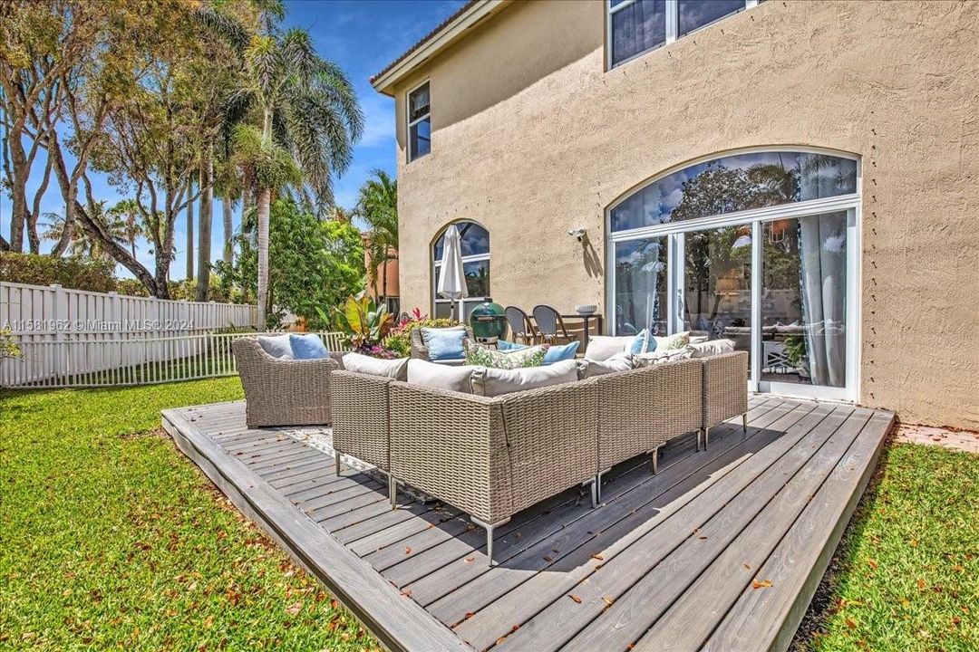 Recently Sold: $949,999 (4 beds, 3 baths, 2909 Square Feet)