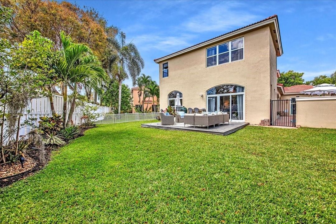 Recently Sold: $949,999 (4 beds, 3 baths, 2909 Square Feet)