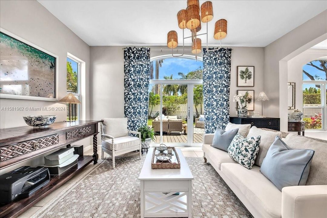 Recently Sold: $949,999 (4 beds, 3 baths, 2909 Square Feet)