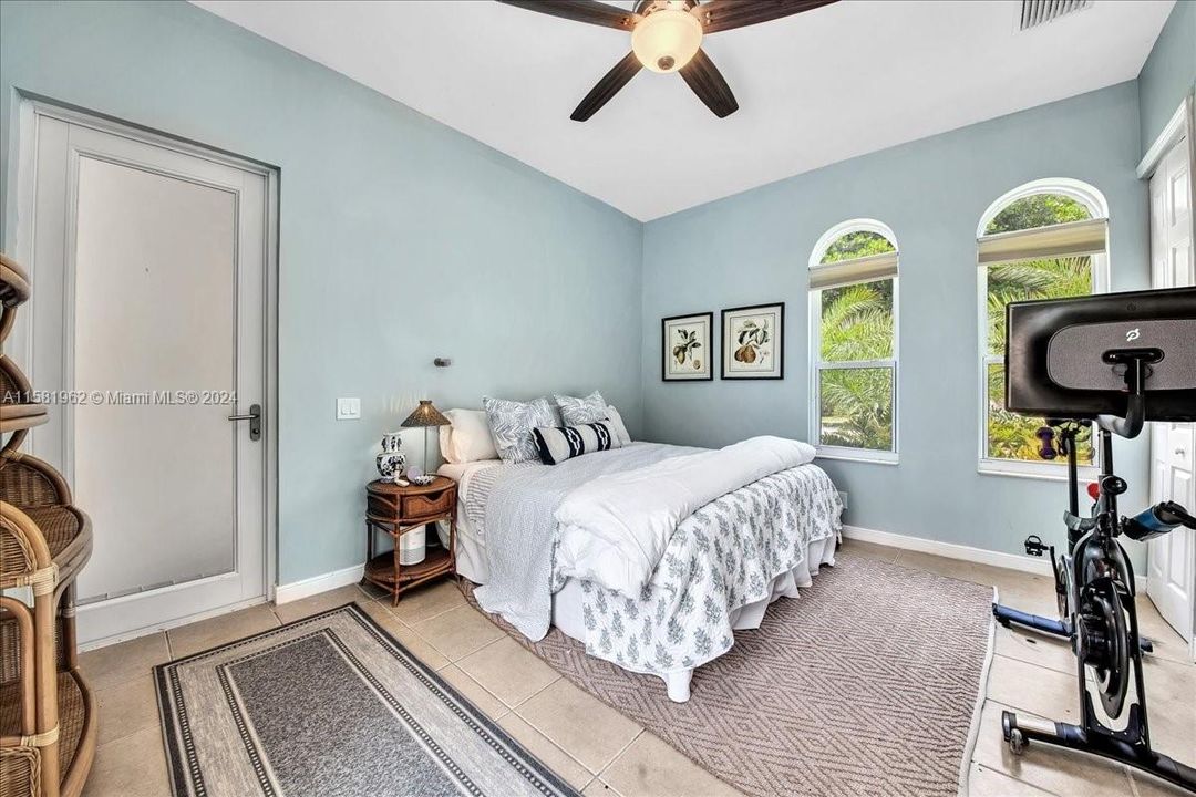 Recently Sold: $949,999 (4 beds, 3 baths, 2909 Square Feet)