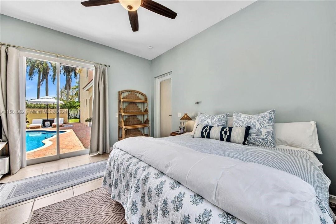 Recently Sold: $949,999 (4 beds, 3 baths, 2909 Square Feet)