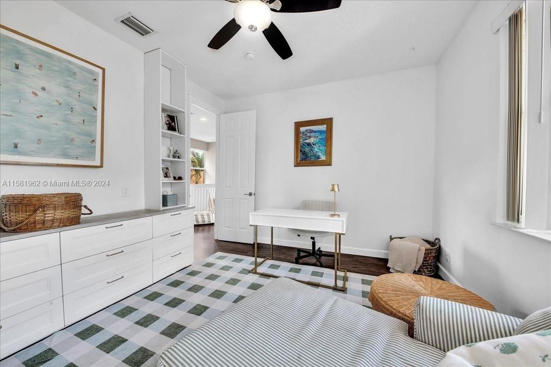 Recently Sold: $949,999 (4 beds, 3 baths, 2909 Square Feet)