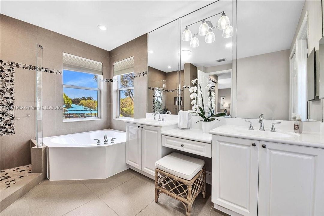 Recently Sold: $949,999 (4 beds, 3 baths, 2909 Square Feet)