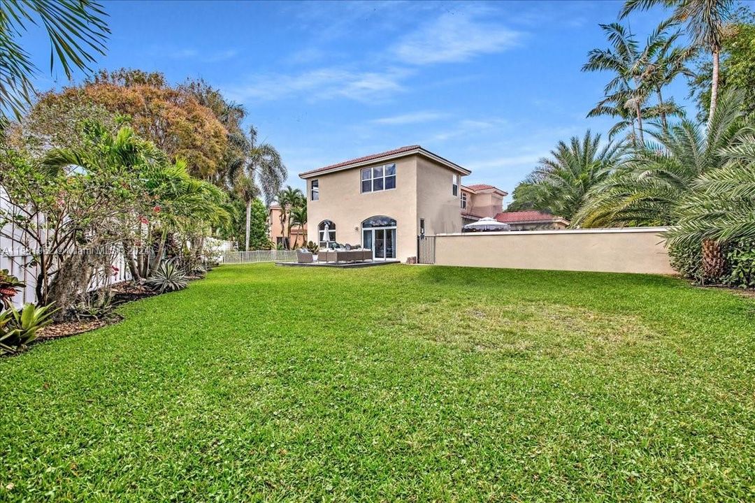 Recently Sold: $949,999 (4 beds, 3 baths, 2909 Square Feet)