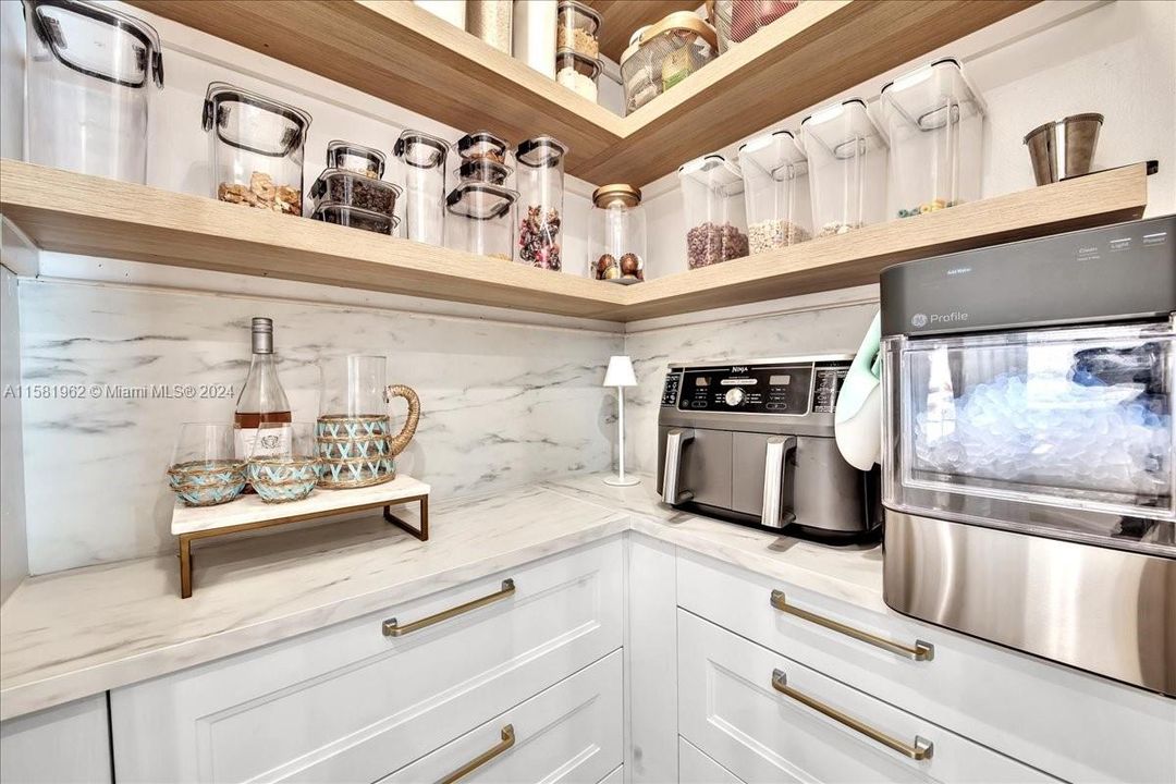 Recently Sold: $949,999 (4 beds, 3 baths, 2909 Square Feet)