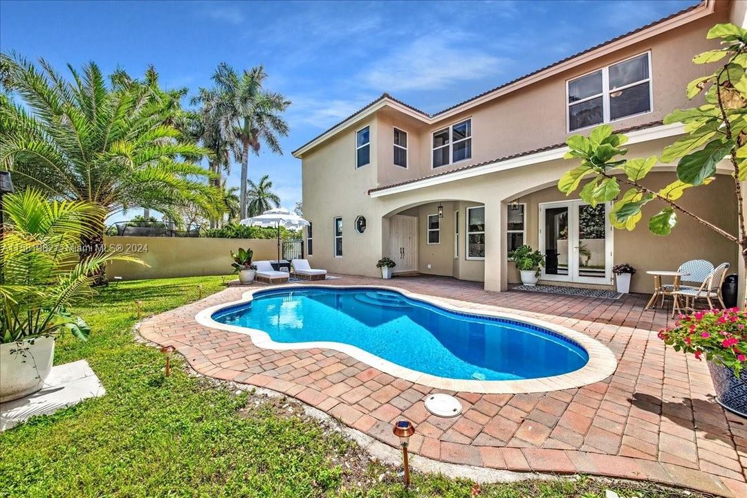 Recently Sold: $949,999 (4 beds, 3 baths, 2909 Square Feet)