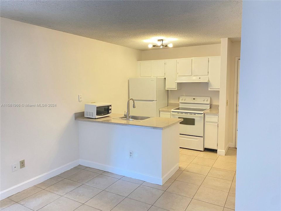 For Rent: $1,400 (1 beds, 1 baths, 470 Square Feet)