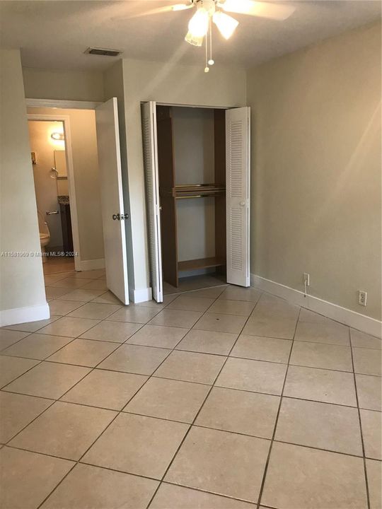 Active With Contract: $1,825 (2 beds, 1 baths, 912 Square Feet)