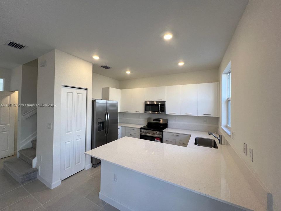 For Rent: $3,000 (3 beds, 2 baths, 1545 Square Feet)