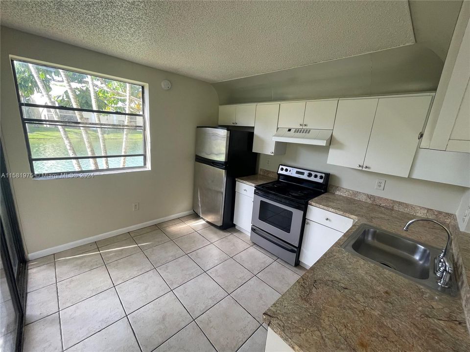 Active With Contract: $2,500 (3 beds, 2 baths, 1195 Square Feet)