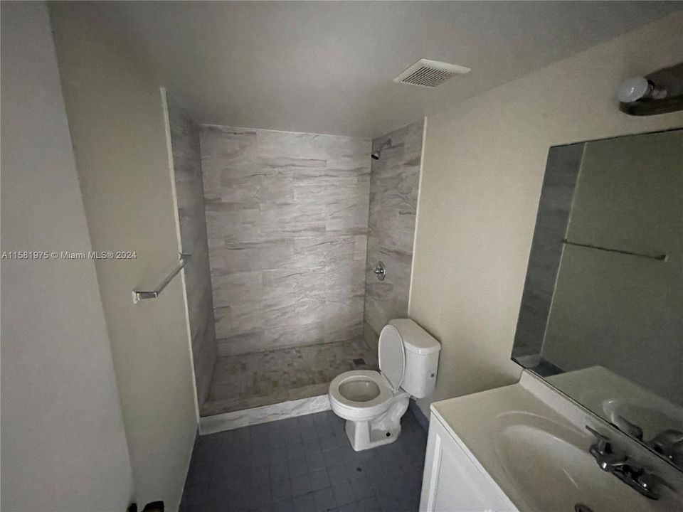 Под контрактом: $2,500 (3 спален, 2 ванн, 1195 Квадратных фут)