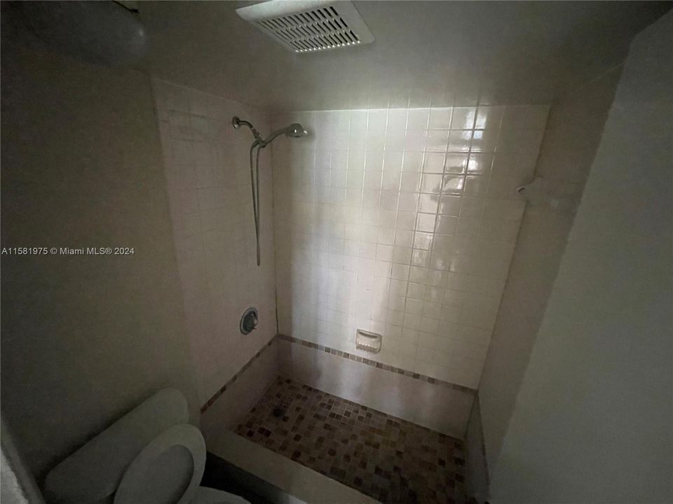Под контрактом: $2,500 (3 спален, 2 ванн, 1195 Квадратных фут)