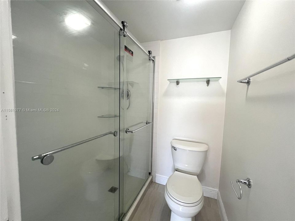Недавно арендовано: $2,300 (2 спален, 2 ванн, 1100 Квадратных фут)
