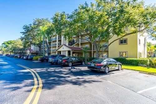 Active With Contract: $2,300 (2 beds, 2 baths, 1100 Square Feet)