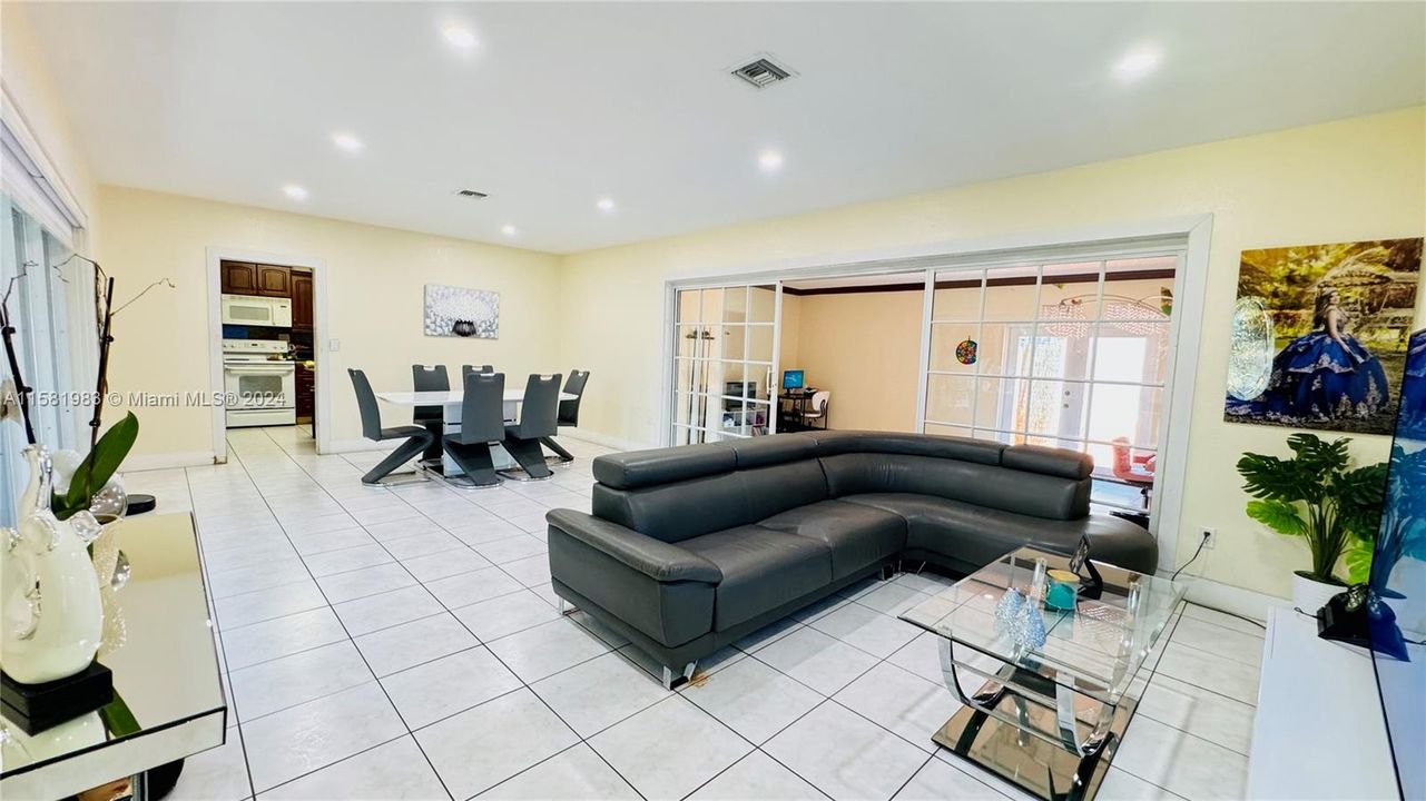 For Sale: $702,000 (3 beds, 2 baths, 2301 Square Feet)
