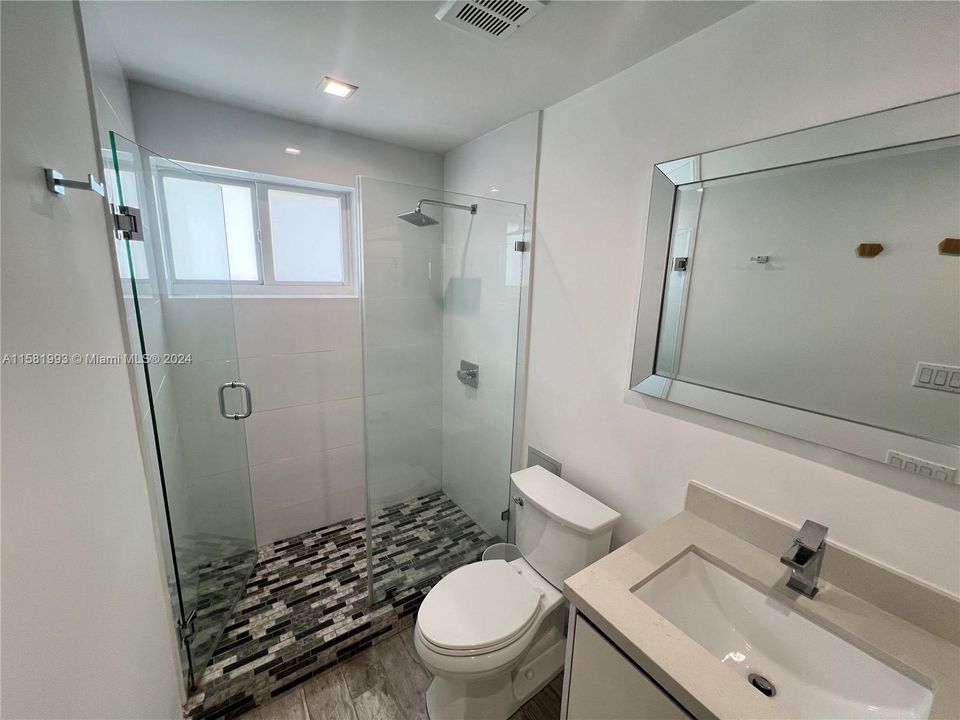 Active With Contract: $1,800 (0 beds, 1 baths, 390 Square Feet)