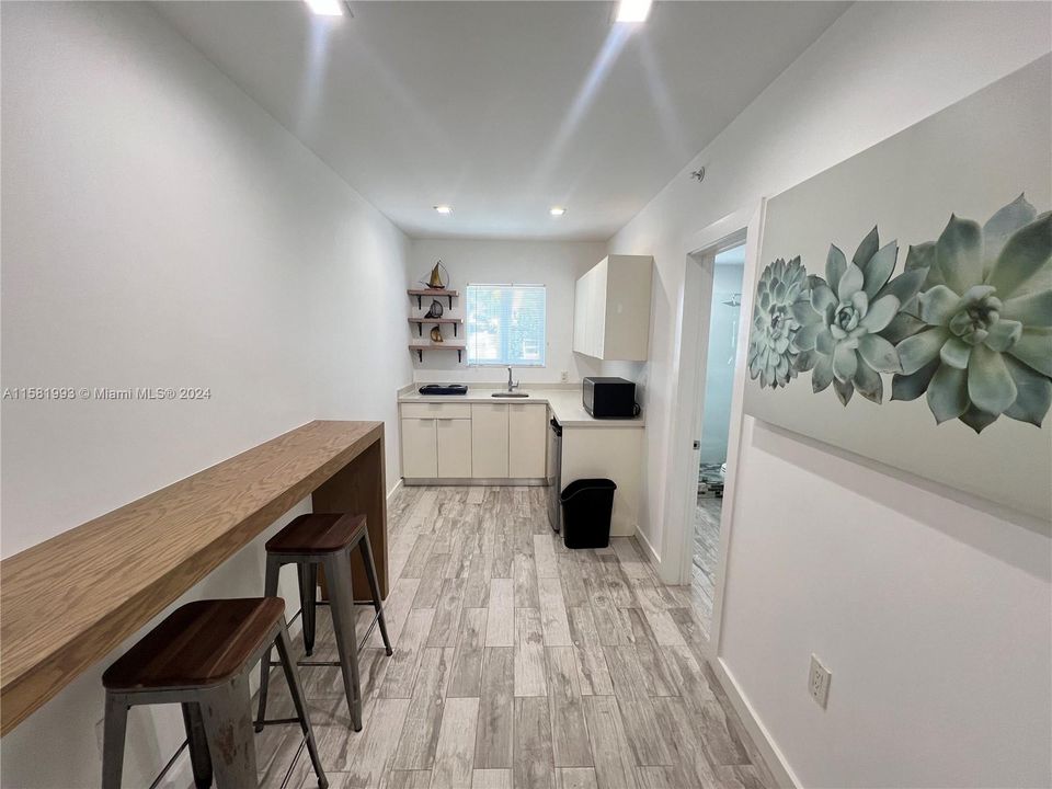 Active With Contract: $1,800 (0 beds, 1 baths, 390 Square Feet)