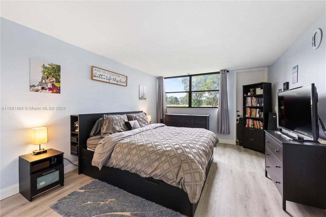 Active With Contract: $397,500 (2 beds, 2 baths, 1235 Square Feet)
