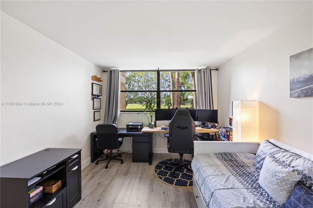Active With Contract: $397,500 (2 beds, 2 baths, 1235 Square Feet)