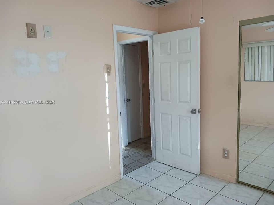 For Rent: $1,500 (1 beds, 1 baths, 1207 Square Feet)