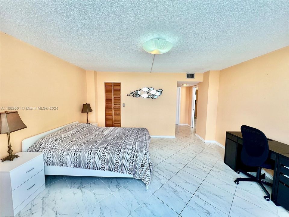 For Rent: $2,500 (1 beds, 2 baths, 1300 Square Feet)