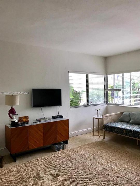 For Rent: $2,000 (1 beds, 1 baths, 0 Square Feet)