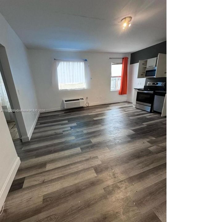 For Sale: $210,000 (1 beds, 1 baths, 608 Square Feet)