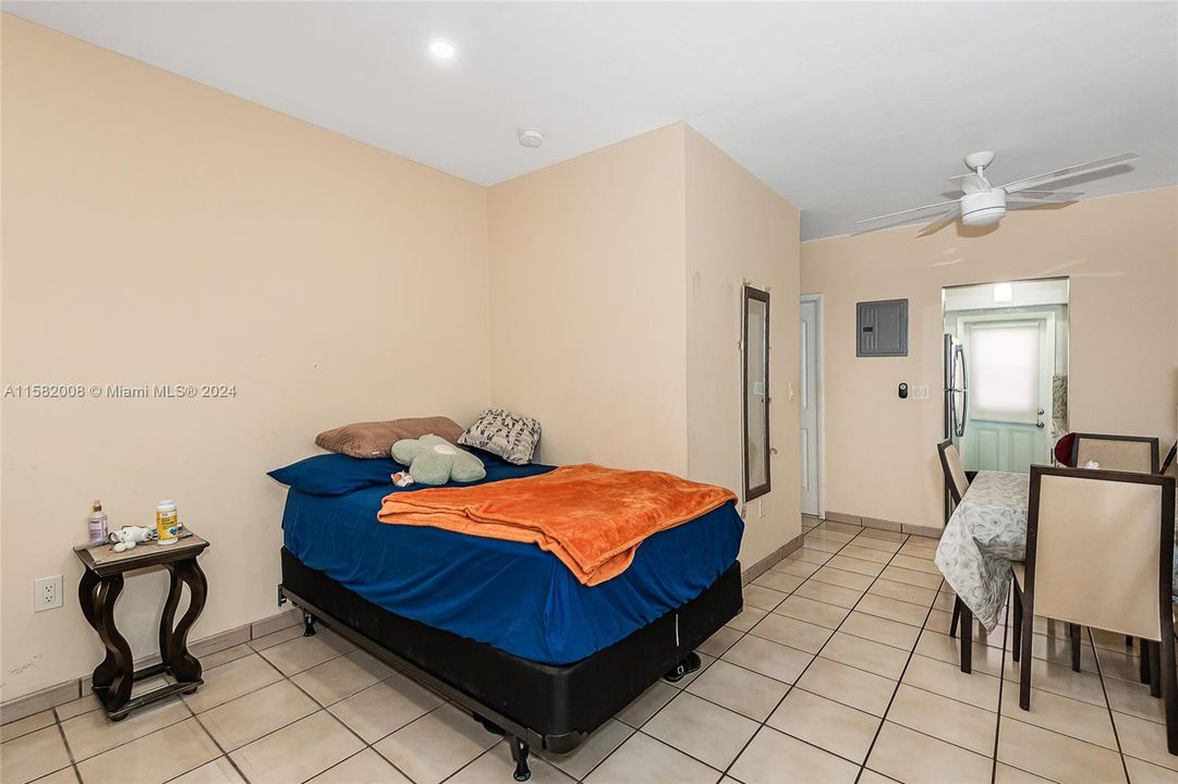 For Sale: $225,000 (0 beds, 1 baths, 440 Square Feet)