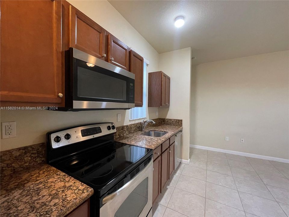 Active With Contract: $1,750 (1 beds, 1 baths, 2312 Square Feet)