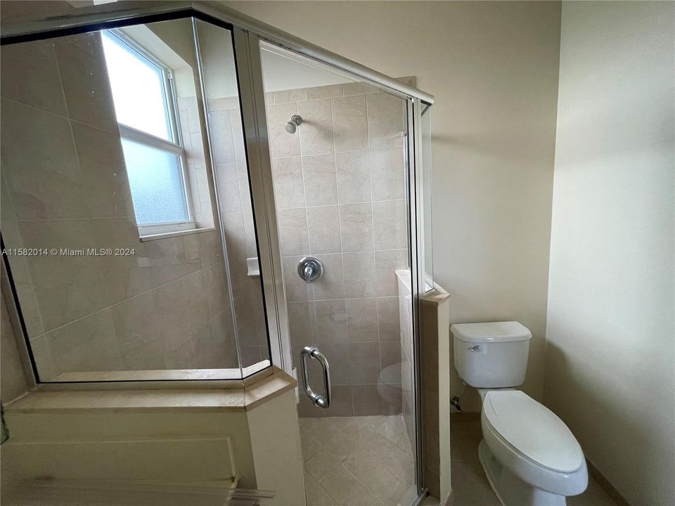 Active With Contract: $1,750 (1 beds, 1 baths, 2312 Square Feet)