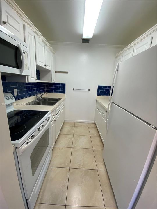 For Rent: $1,900 (2 beds, 1 baths, 846 Square Feet)
