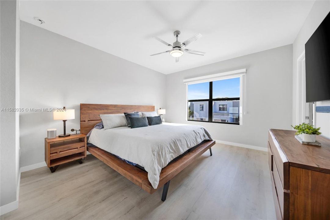 For Sale: $735,000 (3 beds, 2 baths, 1844 Square Feet)