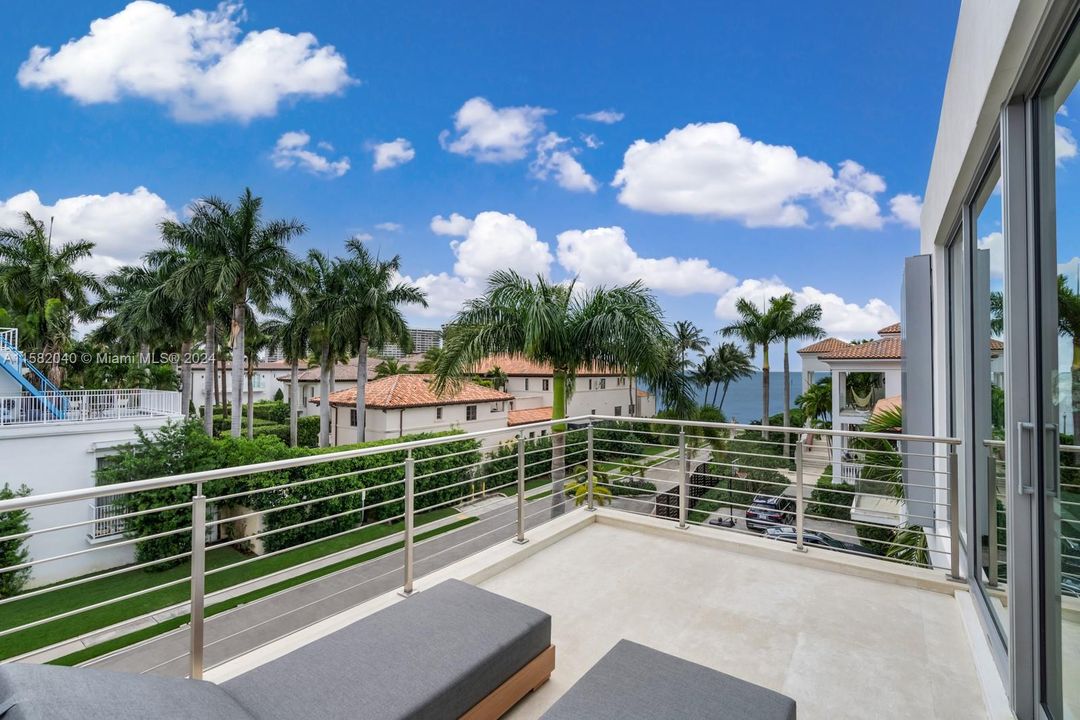 For Sale: $5,950,000 (4 beds, 4 baths, 3660 Square Feet)